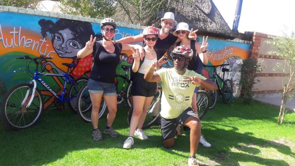 Хостел Authentic Bicycle Tours And Backpackers Соуэто Экстерьер фото