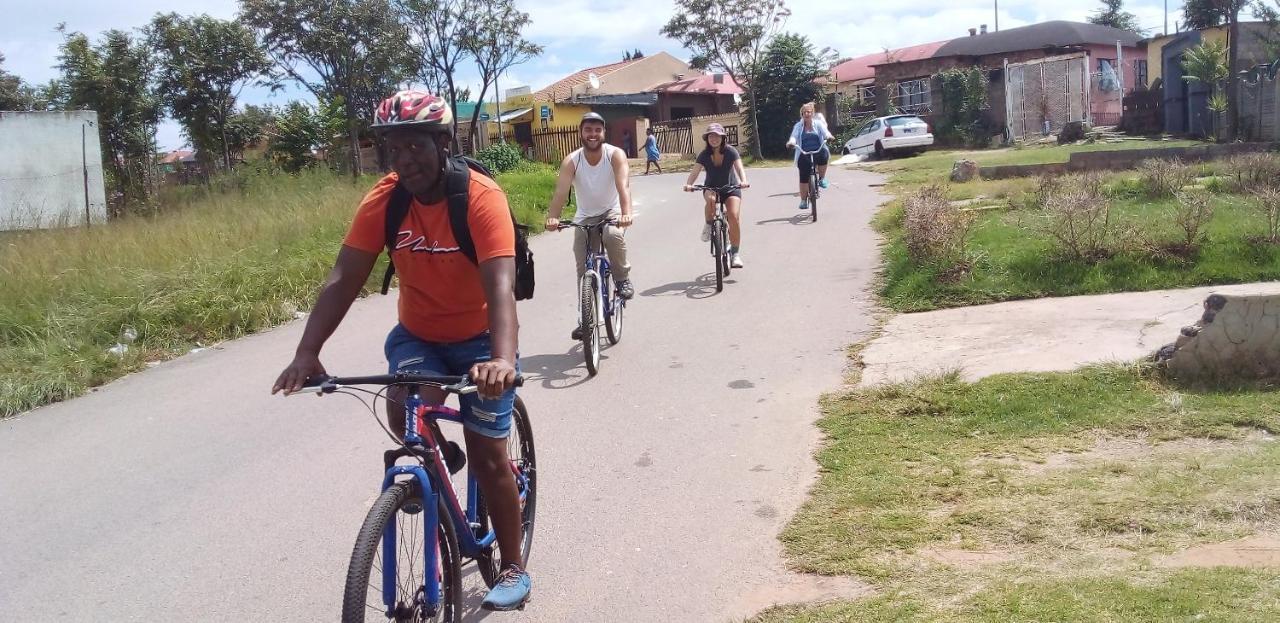 Хостел Authentic Bicycle Tours And Backpackers Соуэто Экстерьер фото