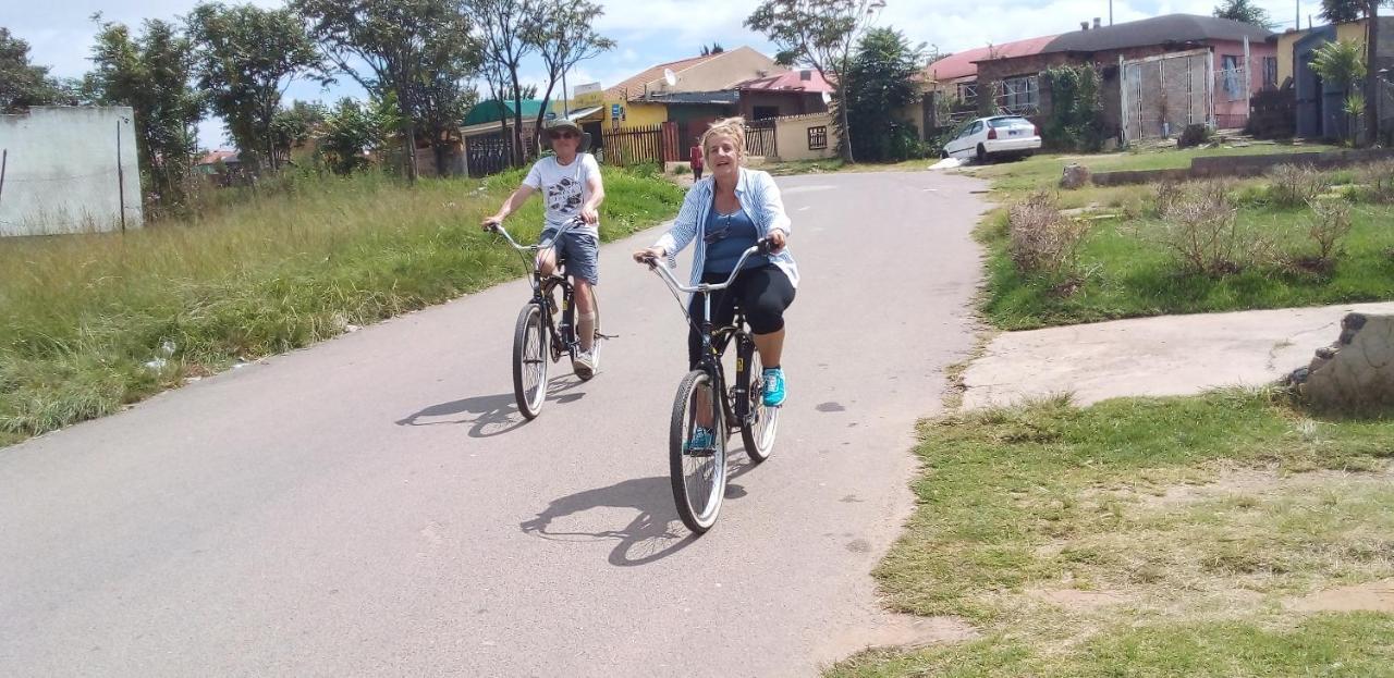 Хостел Authentic Bicycle Tours And Backpackers Соуэто Экстерьер фото