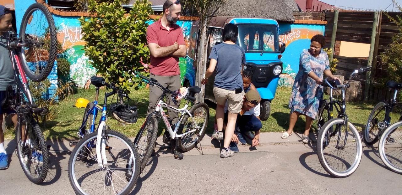 Хостел Authentic Bicycle Tours And Backpackers Соуэто Экстерьер фото
