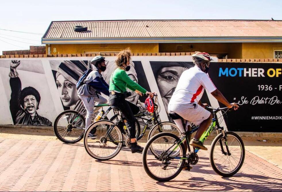 Хостел Authentic Bicycle Tours And Backpackers Соуэто Экстерьер фото