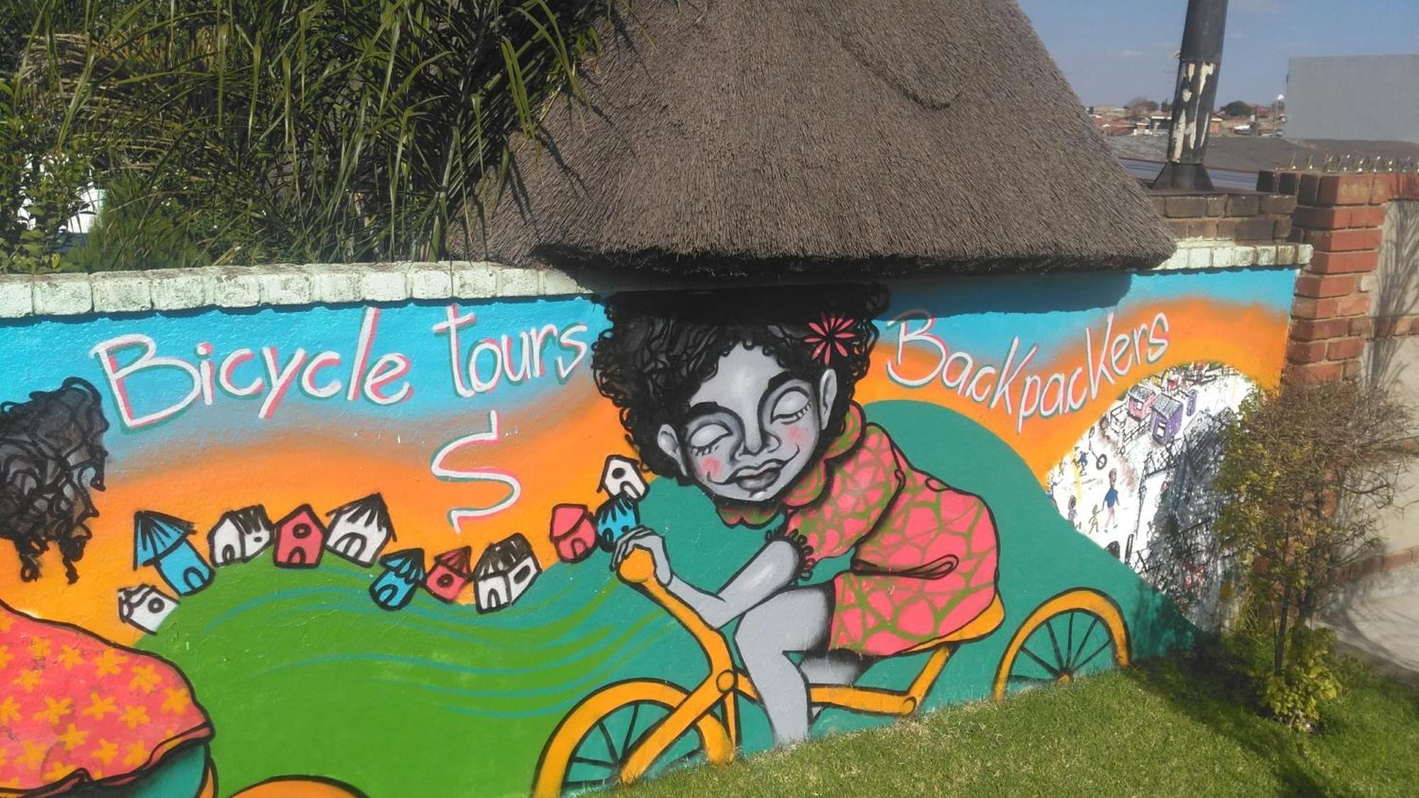 Хостел Authentic Bicycle Tours And Backpackers Соуэто Номер фото