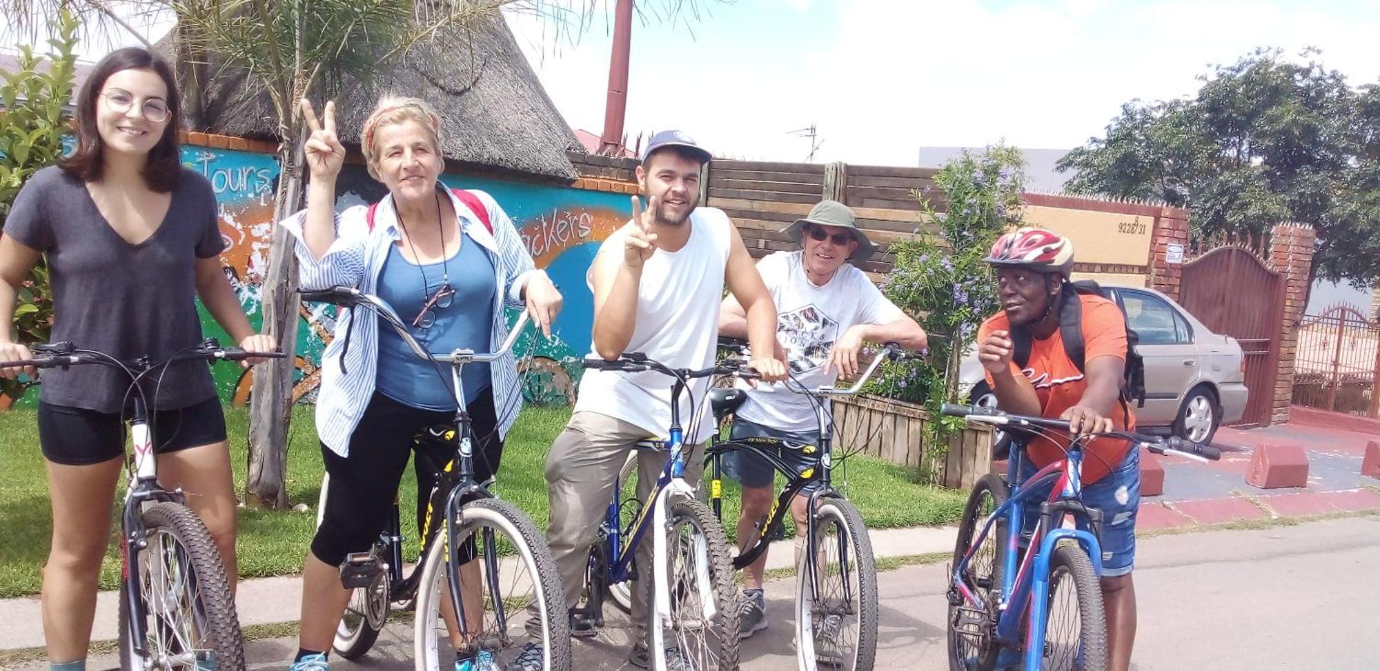 Хостел Authentic Bicycle Tours And Backpackers Соуэто Номер фото