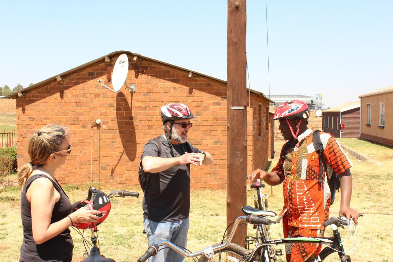 Хостел Authentic Bicycle Tours And Backpackers Соуэто Экстерьер фото