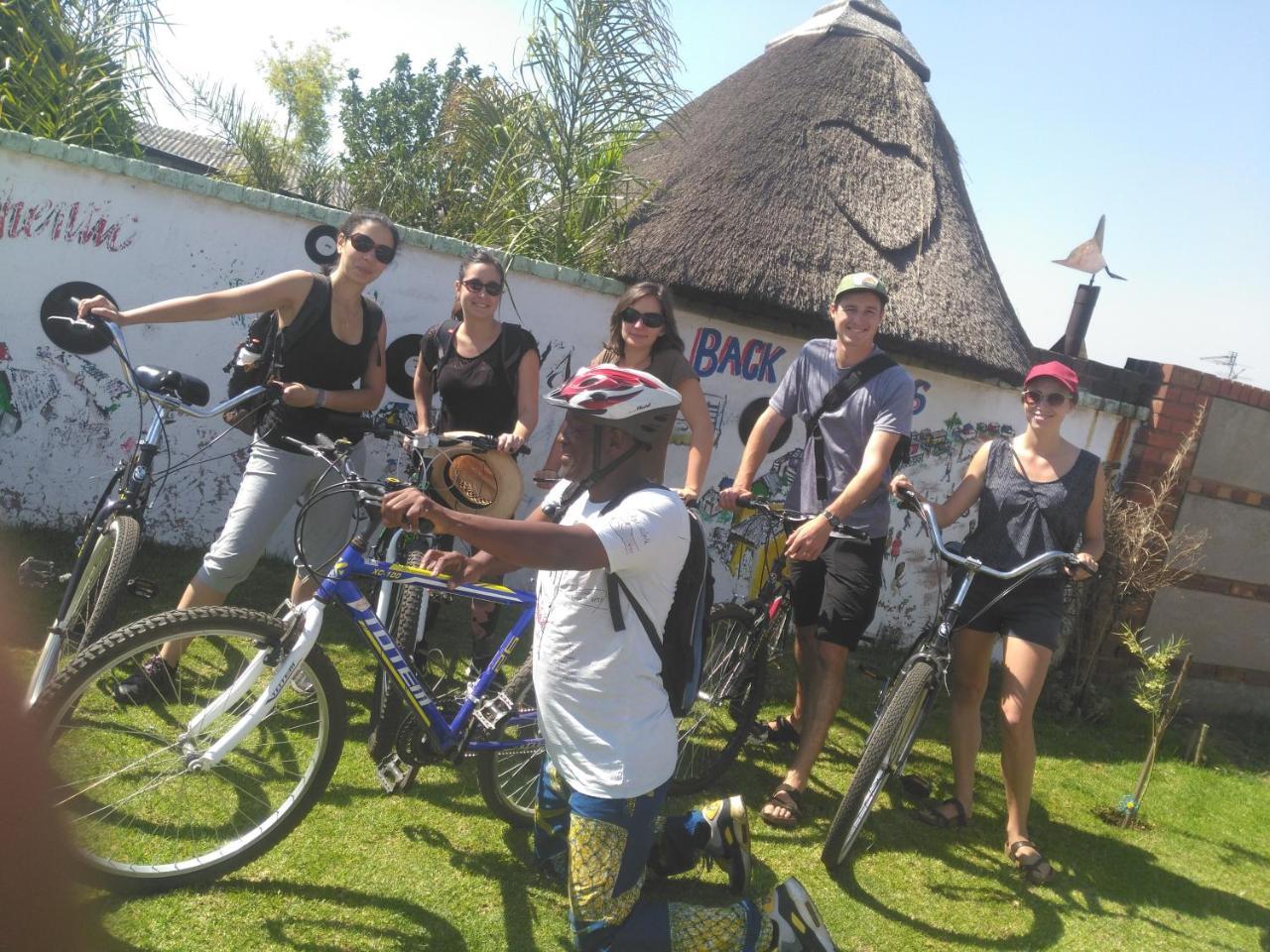 Хостел Authentic Bicycle Tours And Backpackers Соуэто Экстерьер фото