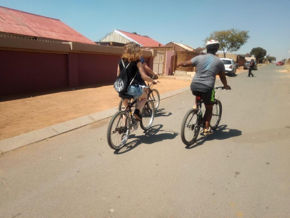 Хостел Authentic Bicycle Tours And Backpackers Соуэто Экстерьер фото